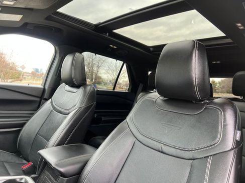 Used 2023 Ford Explorer ST w/ Equipment Group 401A image 17