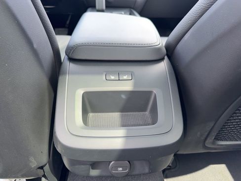 Used 2025 Volvo V60 B5 Cross Country Plus image 7