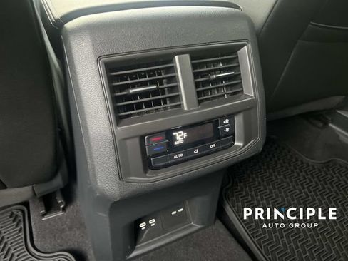 Used 2023 Volkswagen Atlas SE w/ Black Wheel Package FWD image 29