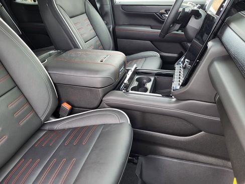 New 2026 GMC Yukon AT4 Ultimate w/ LPO, Illumination Package image 11