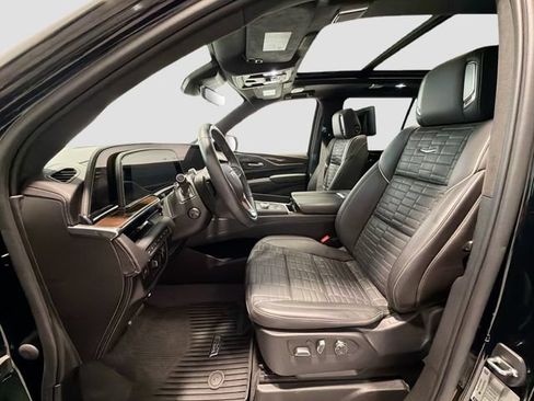Certified 2023 Cadillac Escalade Sport Platinum w/ LPO, ONYX Package AWD/4WD image 18