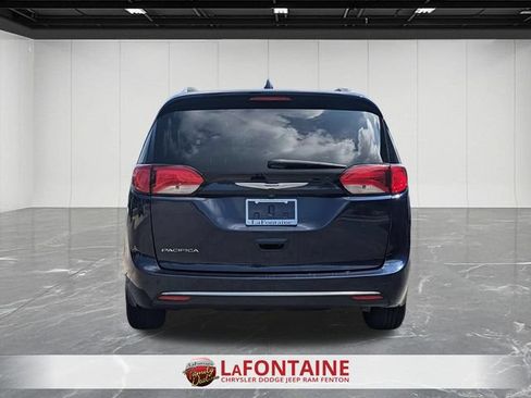Used 2018 Chrysler Pacifica Touring-L Plus FWD image 4