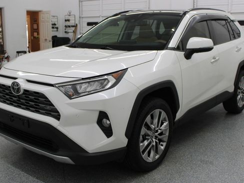 Used 2019 Toyota RAV4 Limited w/ Advanced Technology Package FWD image 3