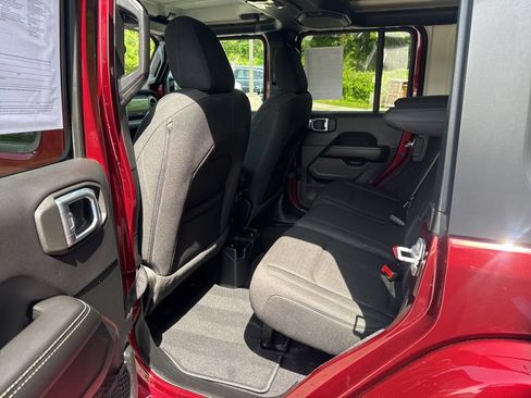 Used 2021 Jeep Wrangler Unlimited Sahara AWD/4WD image 21