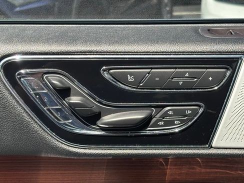 Used 2019 Lincoln Navigator Reserve AWD/4WD image 32