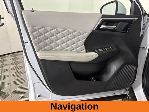 Used 2023 Mitsubishi Outlander SEL image 9