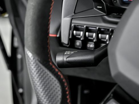 Used 2021 Lamborghini Aventador SVJ image 37