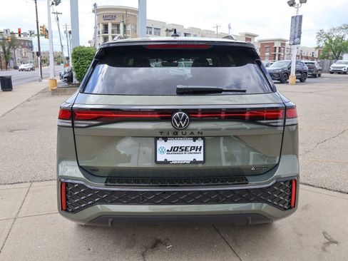 New 2026 Volkswagen Tiguan SE R-Line AWD/4WD image 4