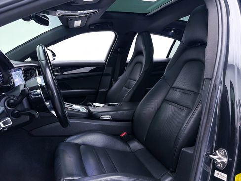 Used 2018 Porsche Panamera image 21