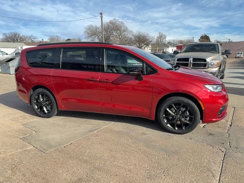 New 2026 Chrysler Pacifica Select w/ S Appearance Package AWD/4WD image 5