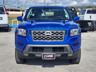 Used 2024 Nissan Frontier SV video 2