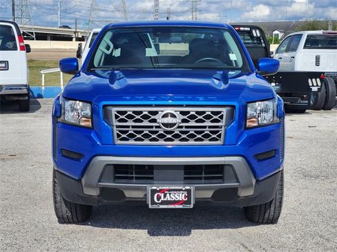 Used 2024 Nissan Frontier SV image 2