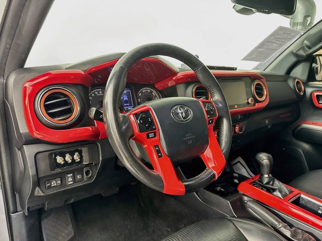 Used 2018 Toyota Tacoma TRD Off-Road AWD/4WD image 10