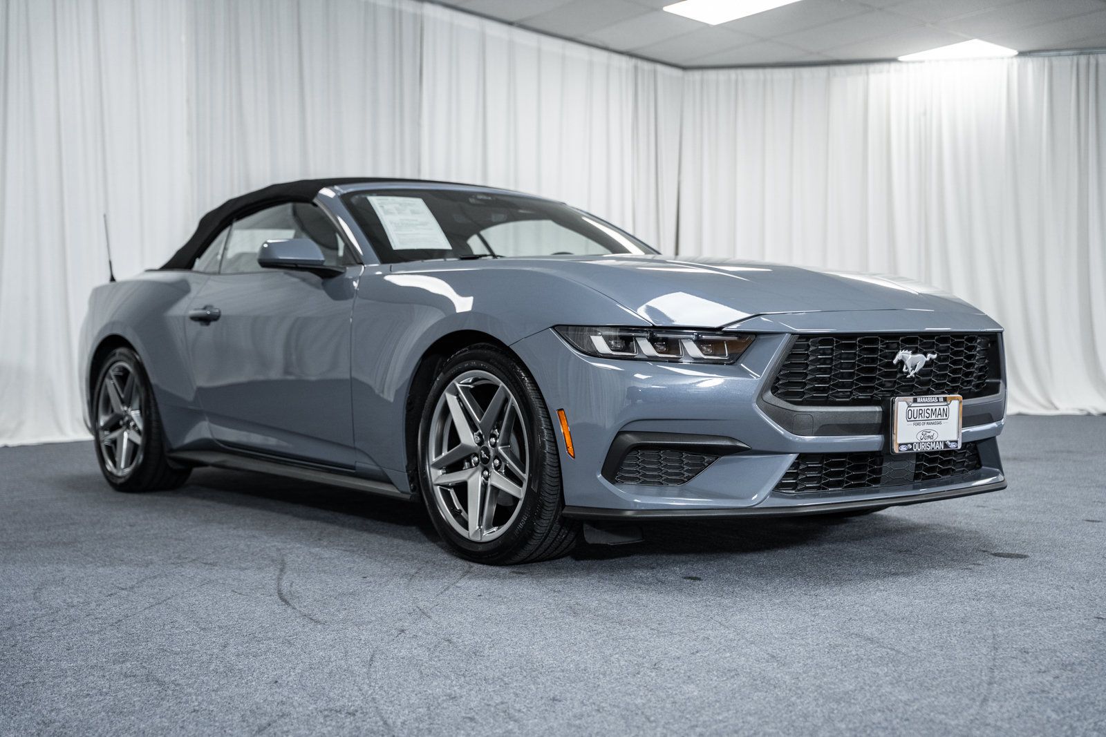 Used 2024 Ford Mustang Convertible RWD image 1