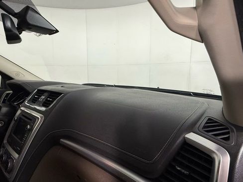 Used 2017 GMC Acadia Limited SLT image 32