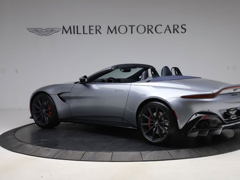Used 2021 Aston Martin V8 Vantage Roadster image 3