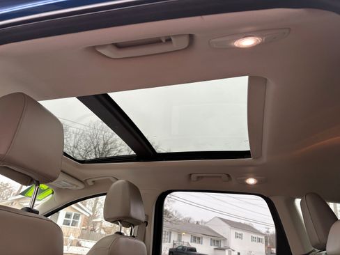 Used 2017 Ford Escape Titanium image 16