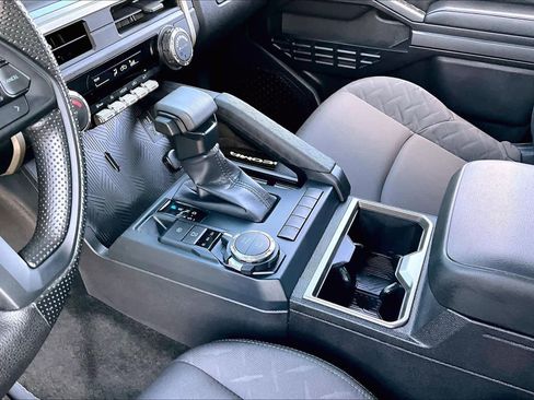 Used 2025 Toyota Tacoma SR5 AWD/4WD image 16
