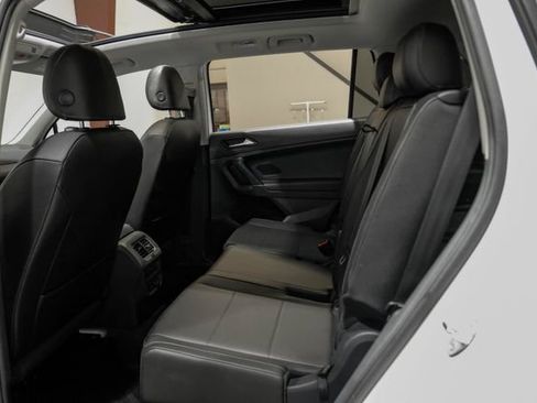 Used 2018 Volkswagen Tiguan SE w/ Panoramic Sunroof Package FWD image 36