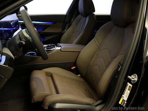 New 2026 BMW 550e xDrive w/ Premium Package AWD/4WD image 10