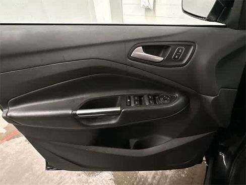 Used 2017 Ford Escape SE image 14