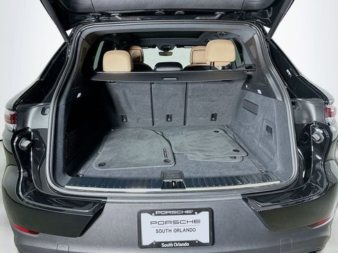 Certified 2025 Porsche Cayenne S AWD/4WD image 28