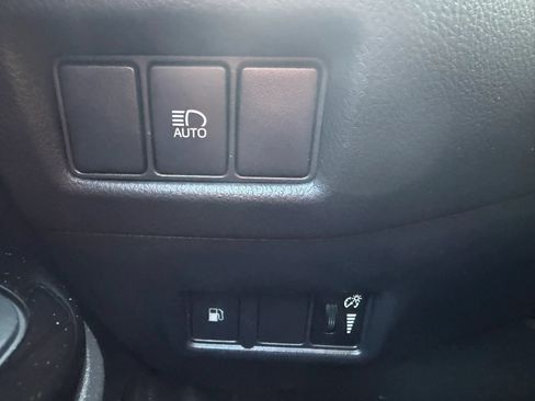 Used 2022 Toyota C-HR XLE FWD image 17