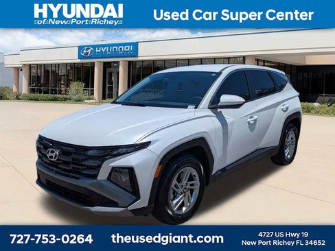 Certified 2025 Hyundai Tucson SE FWD image 1