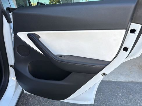 Used 2022 Tesla Model Y Performance AWD/4WD image 28