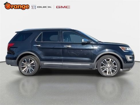 Used 2017 Ford Explorer Platinum image 3