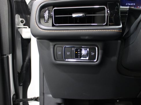 Used 2025 Lincoln Aviator Black Label AWD/4WD image 10