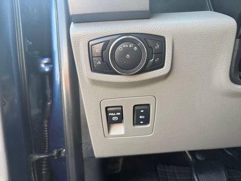Used 2015 Ford F150 XLT w/ Equipment Group 302A Luxury AWD/4WD image 31