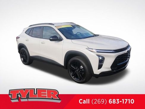 New 2026 Chevrolet Trax ACTIV w/ Driver Confidence Package FWD image 1