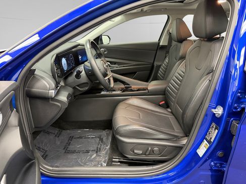 Certified 2023 Hyundai Elantra Limited FWD image 9