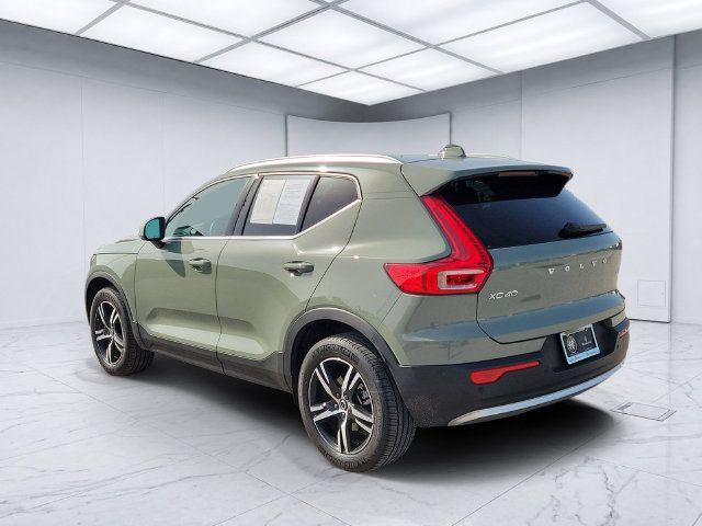 Used 2025 Volvo XC40 B5 Core AWD/4WD image 3