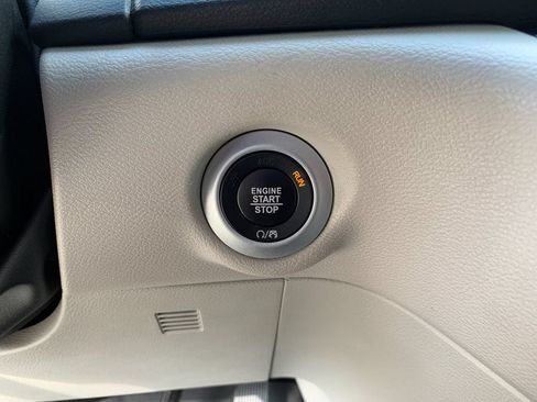 Used 2022 Chrysler Pacifica Touring-L FWD image 28