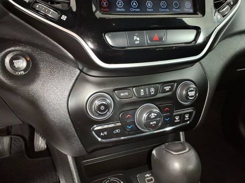 Used 2020 Jeep Cherokee Limited AWD/4WD image 19