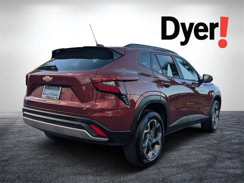 Certified 2025 Chevrolet Trax LT image 3