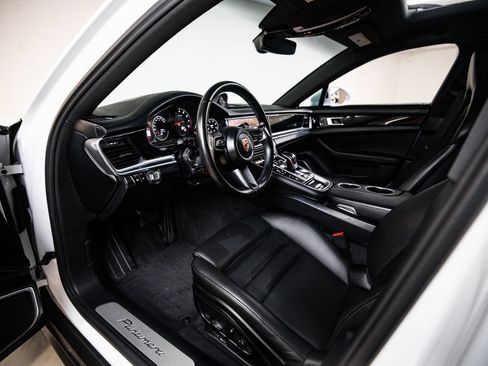 Certified 2023 Porsche Panamera image 4