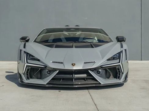 Used 2024 Lamborghini Revuelto image 3