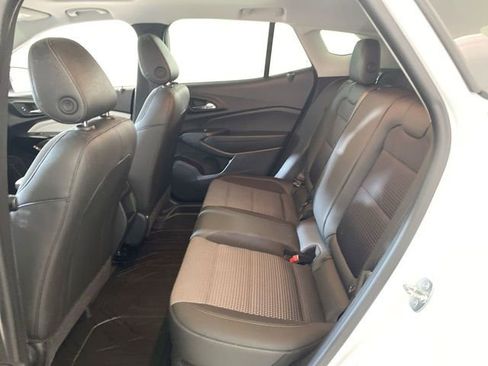 Used 2024 Chevrolet Trax LT w/ Sunroof Package FWD image 28