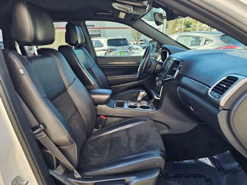 Used 2021 Jeep Grand Cherokee Laredo X image 10