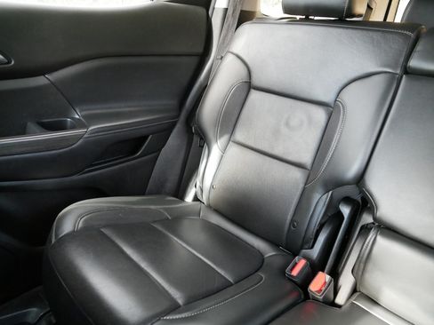 Used 2020 GMC Acadia SLT AWD/4WD image 12