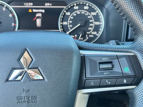 Used 2024 Mitsubishi Outlander SE image 22