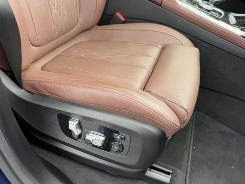 Used 2022 BMW X7 M50i w/ Dynamic Handling Package AWD/4WD image 11