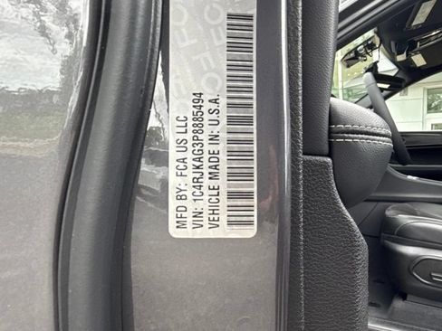 Used 2023 Jeep Grand Cherokee L Altitude AWD/4WD image 11