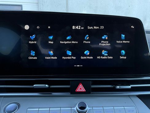 Used 2025 Hyundai Elantra Limited image 31