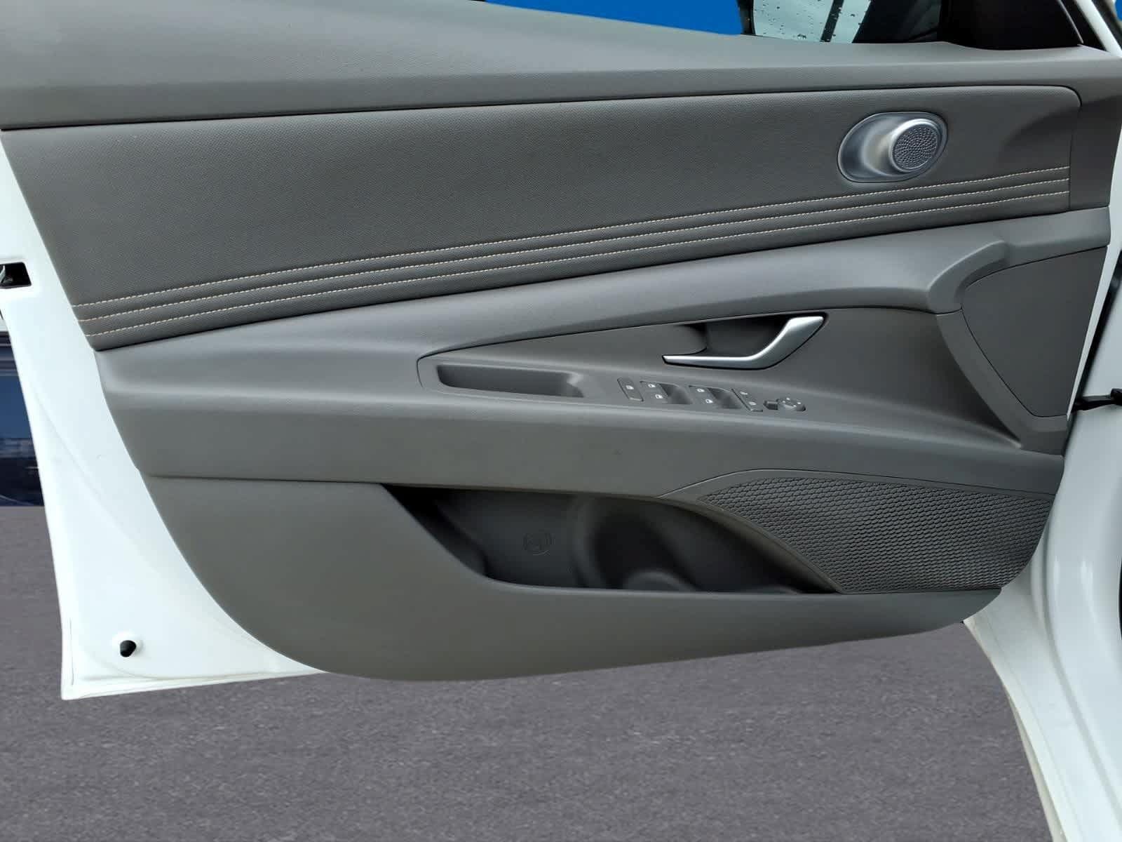 Used 2025 Hyundai Elantra Sport FWD image 16