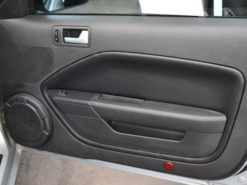 Used 2006 Ford Mustang GT Premium image 27