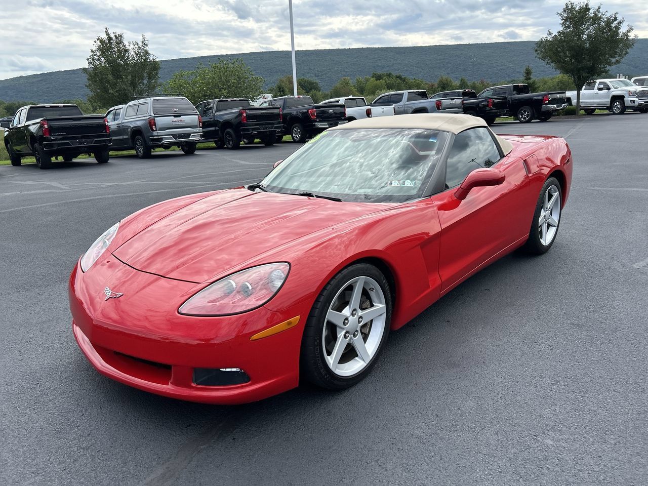 Used 2005 Chevrolet Corvette Convertible w/ Preferred Equipment Group RWD image 3